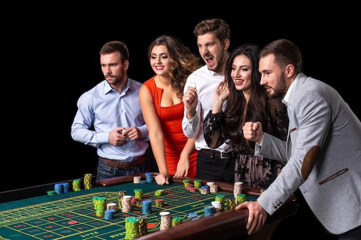 মোবাইলে রিলাক্স ফিশিং তথ্য পড়ার দৃশ্য